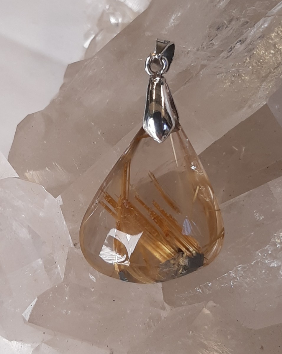 Connecting through crystals - Heart of the Bay - Byron Bay Crystals