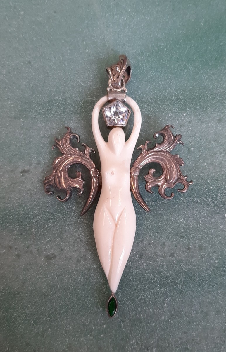 Sacred Geometry Goddess - Heart of the Bay Byron Bay